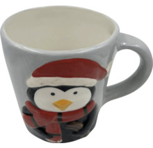 Tasse mit Pinguinmotiv und Weihnachtsmütze