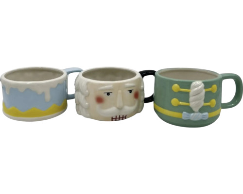 Drei dekorative Keramiktassen mit unterschiedlichen Designs.