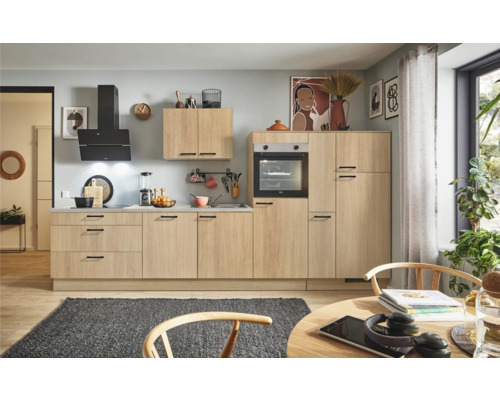 PICCANTE Plus Küchenzeile mit Geräten Casual 370 cm eiche aviva matt vormontiert Variante rechts 4067368018531 Helle Küche mit Küchenschränken, Dunstabzugshaube und Esstisch für ein helles und geräumiges Ambiente