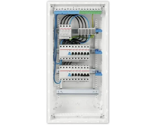 Verdrahteter Verteilerkasten mit Sicherungen und Stromkreisen