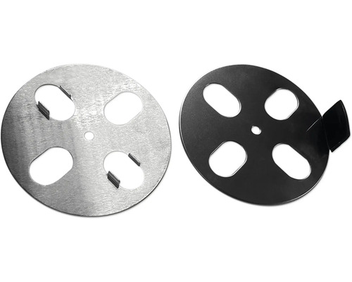 Zwei runde Metallscheiben mit Aussparungen für den Außenbereich