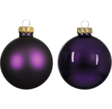 Zwei violette Christbaumkugeln mit goldenen Aufhängern