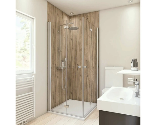 Helles Badezimmer mit Duschkabine, Waschbecken und Toilette