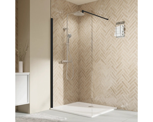 Walk In BREUER Elana 2.0 Express Q72 Profil eckig 100 x 200 cm Profil schwarz matt Klarglas schmutzabweisende Glasbeschichtung Reversibel Begehbare Dusche mit Duschkopf, Handbrause und Handtuchhalter in einem hellen Badezimmer