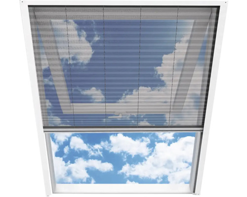 Dachfenster mit Plissee zum Sonnenschutz