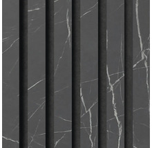 Dekorplatte mit Marmoroptik und gerillter Struktur