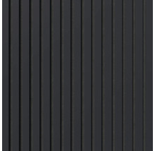 Nahaufnahme einer Fassadenverkleidung mit vertikalen Lamellen