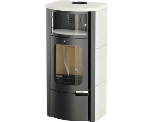 Kaminofen mit Sichtfenster und seitlicher Steinverkleidung