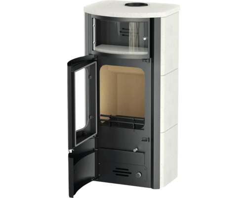 Kaminofen mit offener Tür für Holzfeuerung