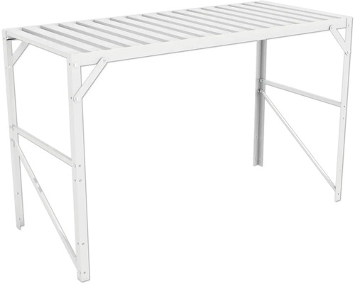 Weißes Stahlregal mit Gitterrostboden