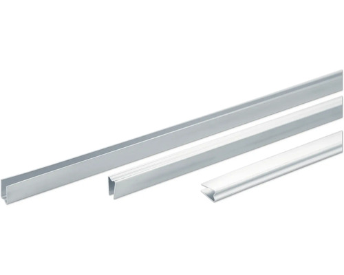 Drei U-Profile aus Metall