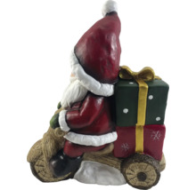 Weihnachtsmann Figur auf Holzmotorrad mit Geschenken