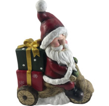 Weihnachtsmannfigur auf Holzfahrzeug mit Geschenken