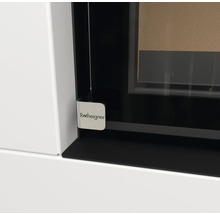 Detailansicht eines Kamins mit Rotheigner Logo.