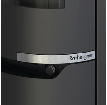 Detailansicht eines Ofens mit Rotheigner Logo und Drehknopf