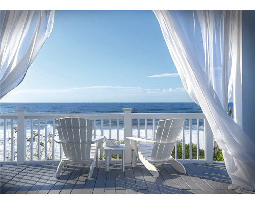 Terrasse mit zwei Gartenstühlen und Meerblick