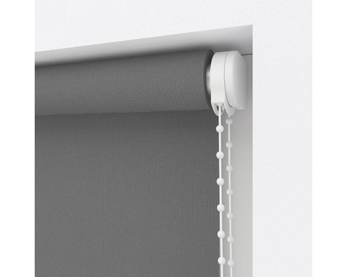 Graues Rollo mit Kettenzug zur Fensterdekoration