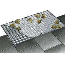 Abdeckung für Entwässerungsrinne mit Laub