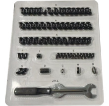 Sortiment mit Schrauben, Muttern und Schraubenschlüssel in Kunststoffverpackung