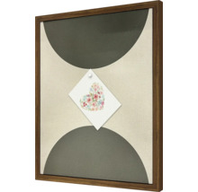 Dekoratives Wandbild mit geometrischem Muster und angehefteter Notiz