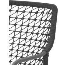 Detailansicht eines Stuhls mit geflochtener Sitzfläche