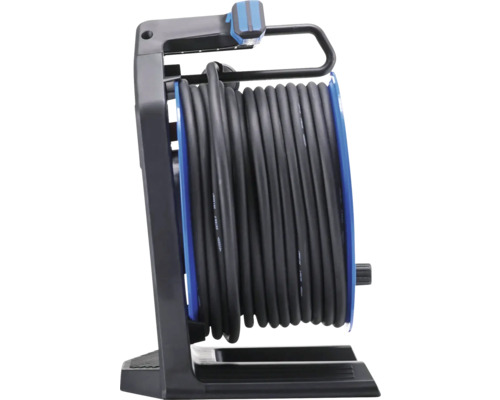 Kabeltrommel mit schwarzem Kabel