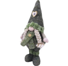 Dekorative Filzfigur eines Wichtels mit Herz auf der Mütze als Weihnachtsdekoration