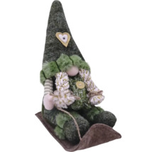 Dekorativer Gartenzwerg mit hohem Hut und Bart