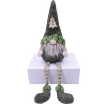 Dekorativer Gartenzwerg mit gestreiften Strümpfen und Baumapplikation auf der Mütze