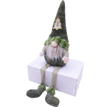 Weihnachtswichtel mit Bart und Mütze mit Baumapplikation