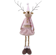 Dekoratives Rentier mit Mütze, Weste und Rock für die Weihnachtszeit