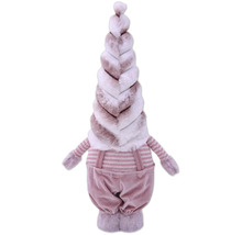 Dekorativer Zwerg mit Fellmütze und gestreiftem Oberteil als Weihnachtsdekoration