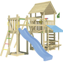 Spielplatz aus Holz mit Rutsche und Spielturm