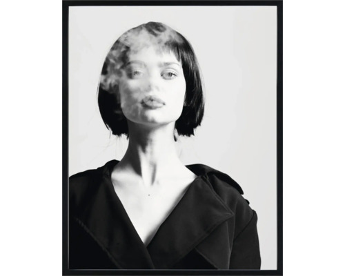 Gerahmtes Bild schwarz weiß Frau I 40x50 cm Dekoratives Bild mit Frau und Rauch im schwarzen Rahmen