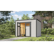 Moderner Geräteschuppen aus Holz mit geöffneter Tür im Garten.