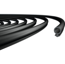 Schwarze Dichtungsschnur aufgerollt