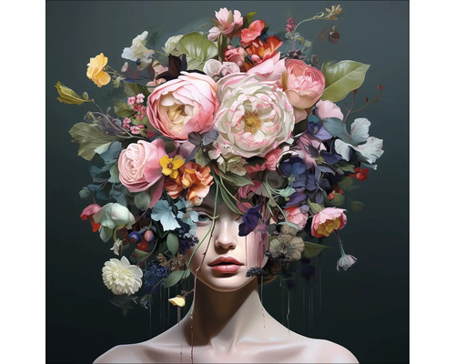 Porträt einer Frau mit Blumenschmuck im Haar.