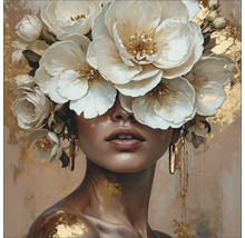 Frau mit Blumenschmuck und goldenen Akzenten