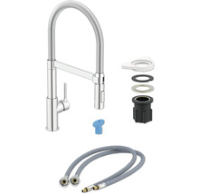 Küchenarmatur mit Brauseschlauch und Montagematerial