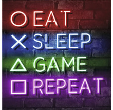 Neonreklame mit der Aufschrift: Essen, Schlafen, Spielen, Wiederholen