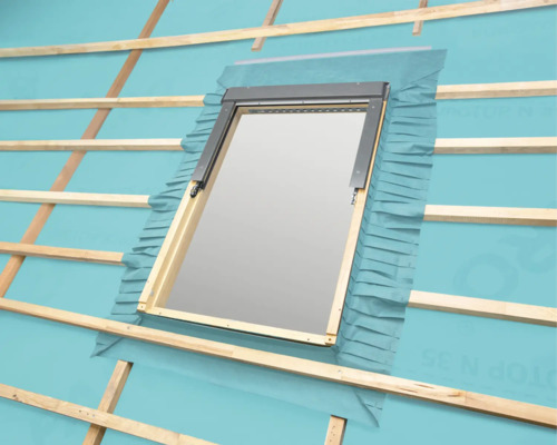 Dachfenster mit Einbaurahmen in Dachkonstruktion