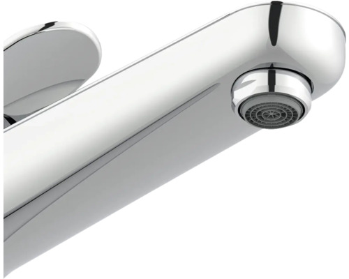 Detailaufnahme eines verchromten Wasserhahns