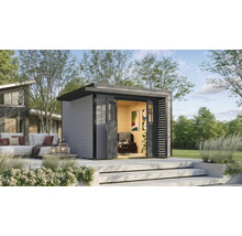 Modernes Gartenhaus mit Flachdach, Schiebetüren und Lounge-Bereich im Freien auf erhöhter Terrasse