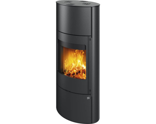 Kaminofen Nordenger Folldal Hoch Stahl schwarz 6,3 kW mit Holzfach und Wärmespeicher Holzofen mit brennendem Holz