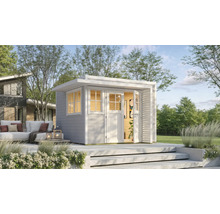Garten Szene mit Holzgartenhaus mit Fenster und offener Tür auf Terrasse