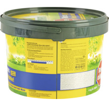 COMPO lawn fertilizer Moss-No thank you in a bucket.