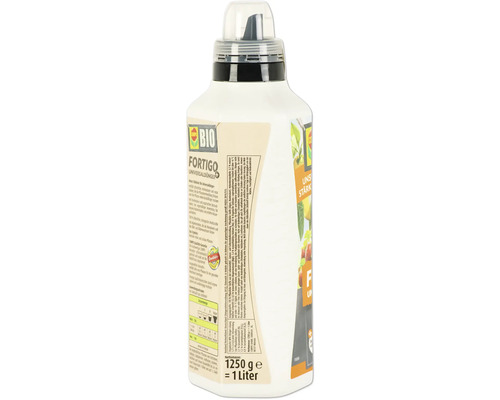 Bio Universaldünger in einer Flasche für den Garten