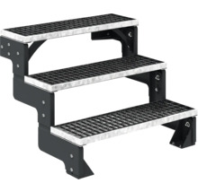 Treppe mit drei Stufen und Gitterrostbelag