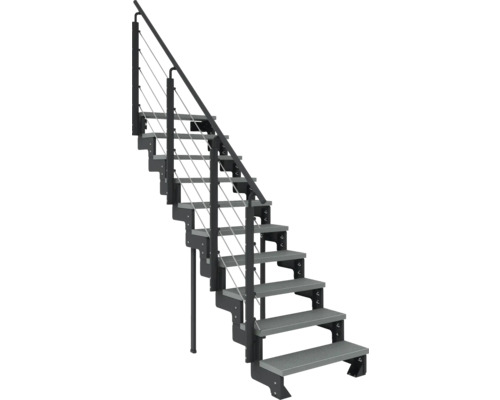 Freistehende Treppe mit Geländer und Stahlseilen