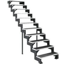 Treppe mit Metallstufen und Stahlrahmen